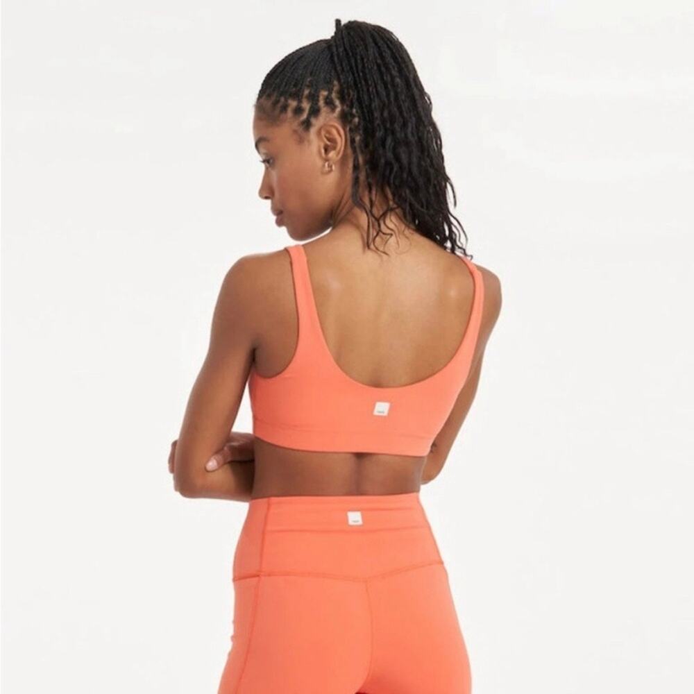 Vuori Daily Sports Bra Grapefruit Womens Small Workout Athleisure Loungewear - Picture 2 of 8